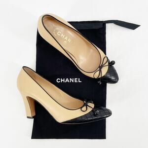 Chanel Vintage Beige with Black Quilted Cap Toe CC Bow Heels EU 37 Leather Pumps